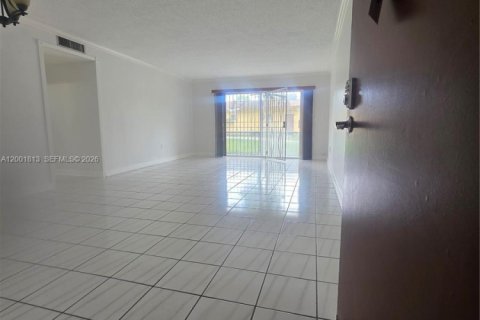 Condo in Miami, Florida, 3 bedrooms  № 2065896 - photo 11