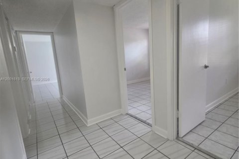 Condo in Miami, Florida, 3 bedrooms  № 2065896 - photo 15