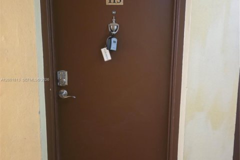 Condo in Miami, Florida, 3 bedrooms  № 2065896