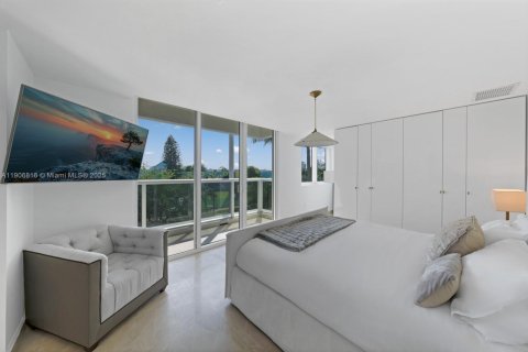 Снять в аренду таунхаус в Майами-Бич, Флорида 2 спальни, 173.17м2, № 1963592 - фото 17