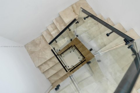 Снять в аренду таунхаус в Майами-Бич, Флорида 2 спальни, 173.17м2, № 1963592 - фото 28
