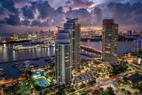 Снять в аренду таунхаус в Майами-Бич, Флорида 2 спальни, 173.17м2, № 1963592 - фото 1