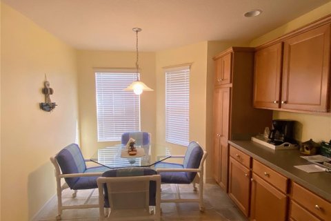House in The Villages, Florida 3 bedrooms, 140.47 sq.m. № 2205472 - photo 8