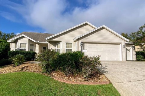 House in The Villages, Florida 3 bedrooms, 140.47 sq.m. № 2205472