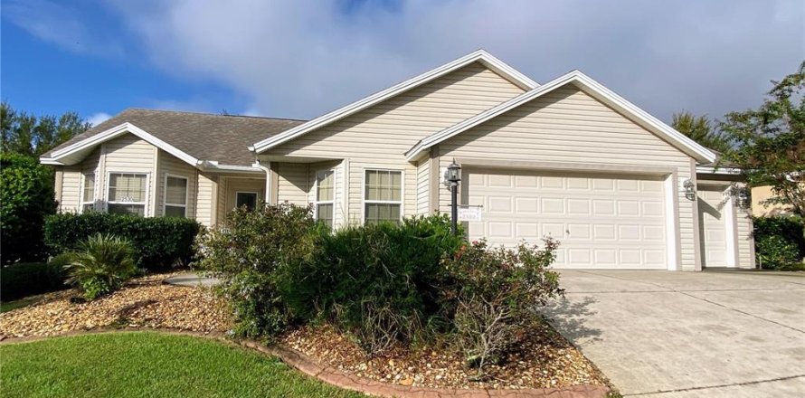 House in The Villages, Florida 3 bedrooms, 140.47 sq.m. № 2205472