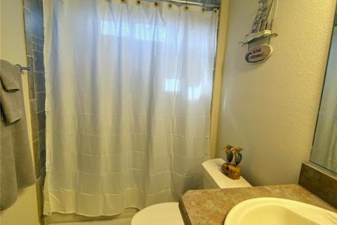 House in The Villages, Florida 3 bedrooms, 140.47 sq.m. № 2205472 - photo 18