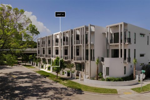 Townhouse in Miami, Florida 3 bedrooms, 263.94 sq.m. № 1887319 - photo 23