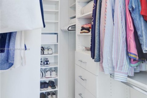 Condo in Miami, Florida, 2 bedrooms  № 2066694 - photo 16