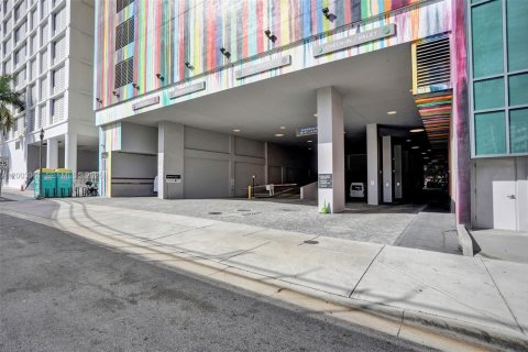 Condo in Miami, Florida, 2 bedrooms  № 2066694 - photo 9