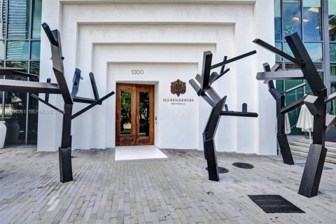 Condo in Miami, Florida, 2 bedrooms  № 2066694 - photo 5