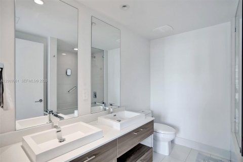 Condo in Miami, Florida, 2 bedrooms  № 2066694 - photo 15
