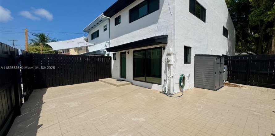 Touwnhouse à North Miami, Floride 2 chambres, 183.95 m2 № 1855023