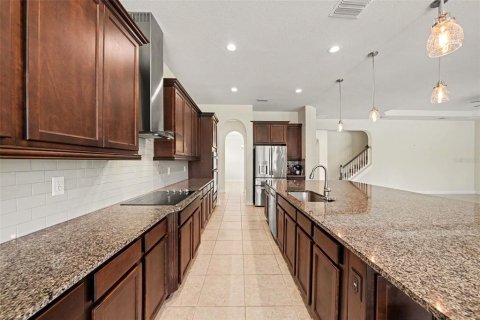 House in Lutz, Florida 5 bedrooms, 414.99 sq.m. № 2157598 - photo 5