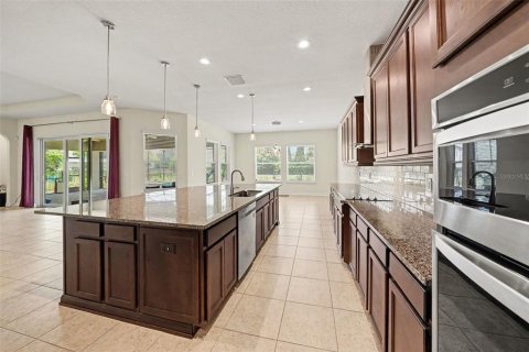 House in Lutz, Florida 5 bedrooms, 414.99 sq.m. № 2157598 - photo 8
