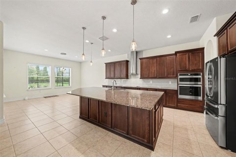 House in Lutz, Florida 5 bedrooms, 414.99 sq.m. № 2157598 - photo 17