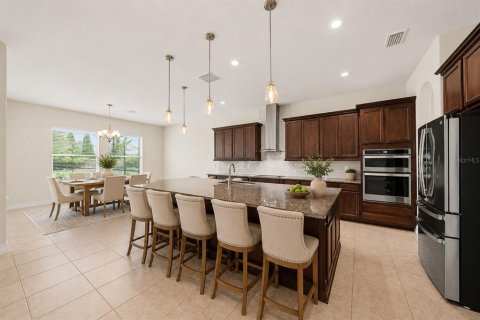 House in Lutz, Florida 5 bedrooms, 414.99 sq.m. № 2157598 - photo 9