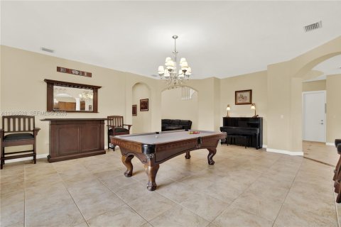 Casa en venta en Cutler Bay, Florida, 5 dormitorios, 438.22 m2 № 2031687 - foto 27