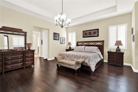 Casa en venta en Cutler Bay, Florida, 5 dormitorios, 438.22 m2 № 2031687 - foto 2