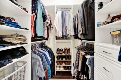 Casa en venta en Cutler Bay, Florida, 5 dormitorios, 438.22 m2 № 2031687 - foto 12