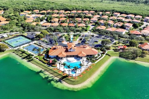 Casa en venta en Cutler Bay, Florida, 5 dormitorios, 438.22 m2 № 2031687 - foto 13