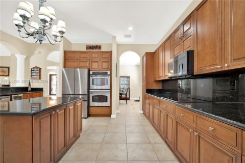 Casa en venta en Cutler Bay, Florida, 5 dormitorios, 438.22 m2 № 2031687 - foto 21