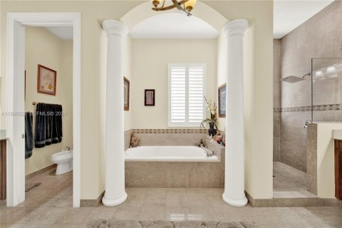 Casa en venta en Cutler Bay, Florida, 5 dormitorios, 438.22 m2 № 2031687 - foto 5