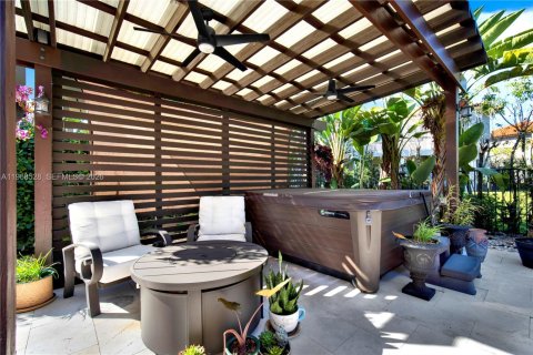 Casa en venta en Cutler Bay, Florida, 5 dormitorios, 438.22 m2 № 2031687 - foto 18