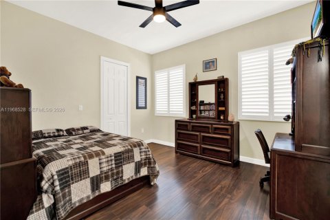 Casa en venta en Cutler Bay, Florida, 5 dormitorios, 438.22 m2 № 2031687 - foto 6