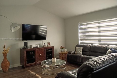House in Miami, Florida 3 bedrooms, 190.64 sq.m. № 1891754 - photo 7
