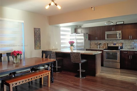 House in Miami, Florida 3 bedrooms, 190.64 sq.m. № 1891754 - photo 5