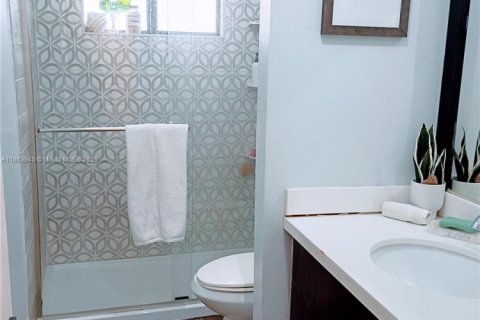 House in Miami, Florida 3 bedrooms, 190.64 sq.m. № 1891754 - photo 3