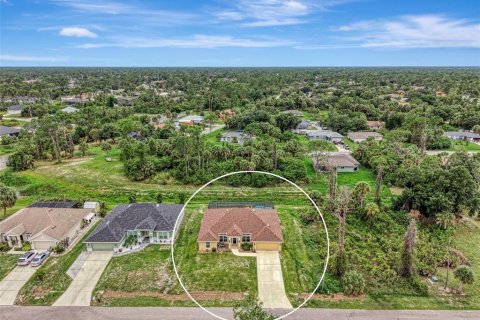 House in North Port, Florida 4 bedrooms, 198.63 sq.m. № 2229757 - photo 4