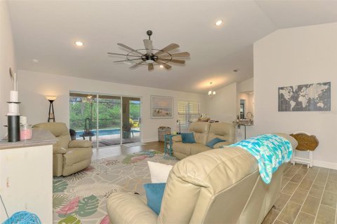 House in North Port, Florida 4 bedrooms, 198.63 sq.m. № 2229757 - photo 14