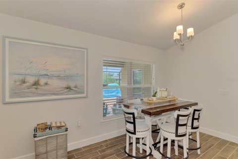 House in North Port, Florida 4 bedrooms, 198.63 sq.m. № 2229757 - photo 19