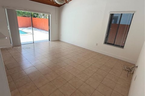 Villa ou maison à louer à Miami, Floride: 4 chambres, 246.1 m2 № 2180521 - photo 13