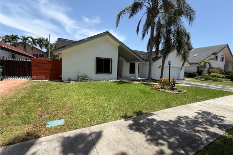Villa ou maison à louer à Miami, Floride: 4 chambres, 246.1 m2 № 2180521 - photo 2