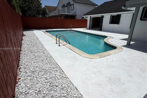 Villa ou maison à louer à Miami, Floride: 4 chambres, 246.1 m2 № 2180521 - photo 6