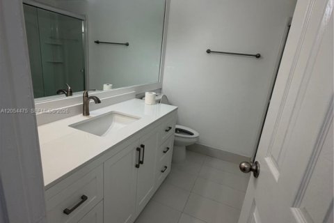 Villa ou maison à louer à Miami, Floride: 4 chambres, 246.1 m2 № 2180521 - photo 27