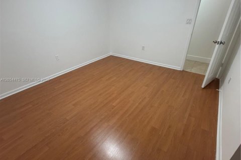 Villa ou maison à louer à Miami, Floride: 4 chambres, 246.1 m2 № 2180521 - photo 22