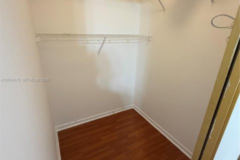 Villa ou maison à louer à Miami, Floride: 4 chambres, 246.1 m2 № 2180521 - photo 23