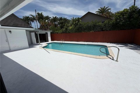 Villa ou maison à louer à Miami, Floride: 4 chambres, 246.1 m2 № 2180521 - photo 10