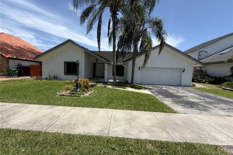 House in Miami, Florida 4 bedrooms, 246.1 sq.m. № 2180521