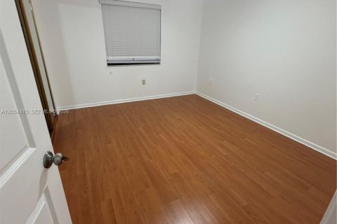 Villa ou maison à louer à Miami, Floride: 4 chambres, 246.1 m2 № 2180521 - photo 24