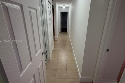 Villa ou maison à louer à Miami, Floride: 4 chambres, 246.1 m2 № 2180521 - photo 19