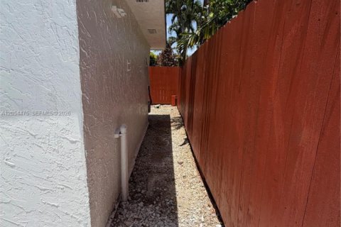 Villa ou maison à louer à Miami, Floride: 4 chambres, 246.1 m2 № 2180521 - photo 8