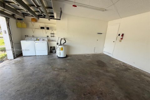 Villa ou maison à louer à Miami, Floride: 4 chambres, 246.1 m2 № 2180521 - photo 4