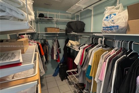 Casa en alquiler en Miami, Florida, 4 dormitorios, 234.86 m2 № 2013106 - foto 15