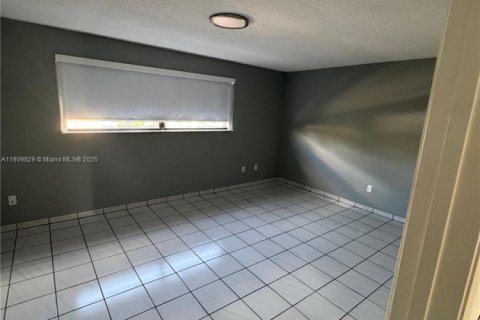 Casa en alquiler en Miami, Florida, 4 dormitorios, 234.86 m2 № 2013106 - foto 7