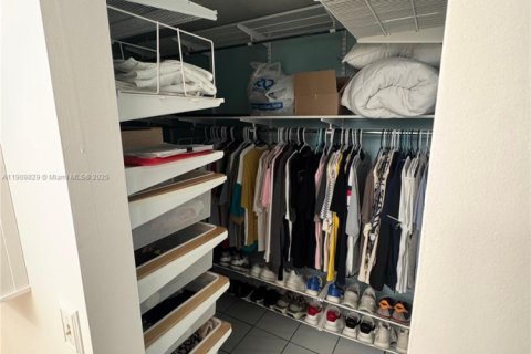 Casa en alquiler en Miami, Florida, 4 dormitorios, 234.86 m2 № 2013106 - foto 13