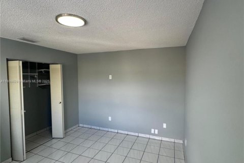 Casa en alquiler en Miami, Florida, 4 dormitorios, 234.86 m2 № 2013106 - foto 18